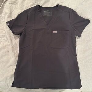 Figs Catarina one-pocket scrub top, color Charcoal